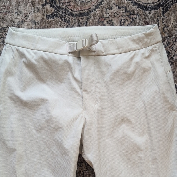 Lululemon Athletica Relaxed Fit Belted Stretch Pant 32 Cream Chinos Relaxed Fit - Picture 3 of 8